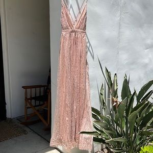 Luxxel Rosegold maxi dress NWT. Size med